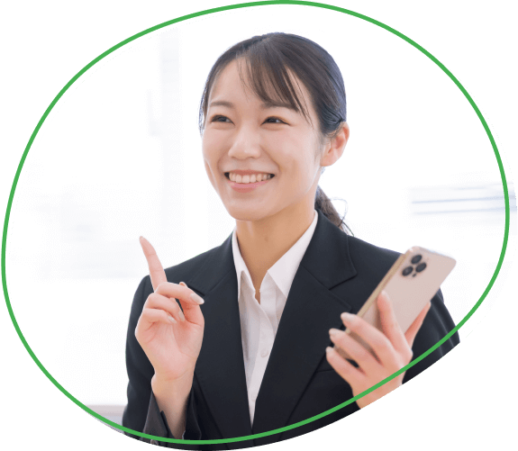 案内をする女性スタッフ